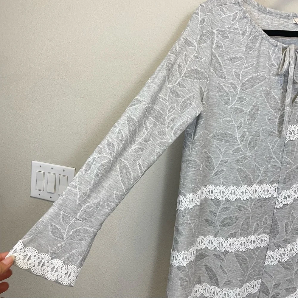 Soft Surroundings Floral Lace Long Sleeve Asymmetrical Tunic Top‎ Gray Size S - Picture 3 of 6